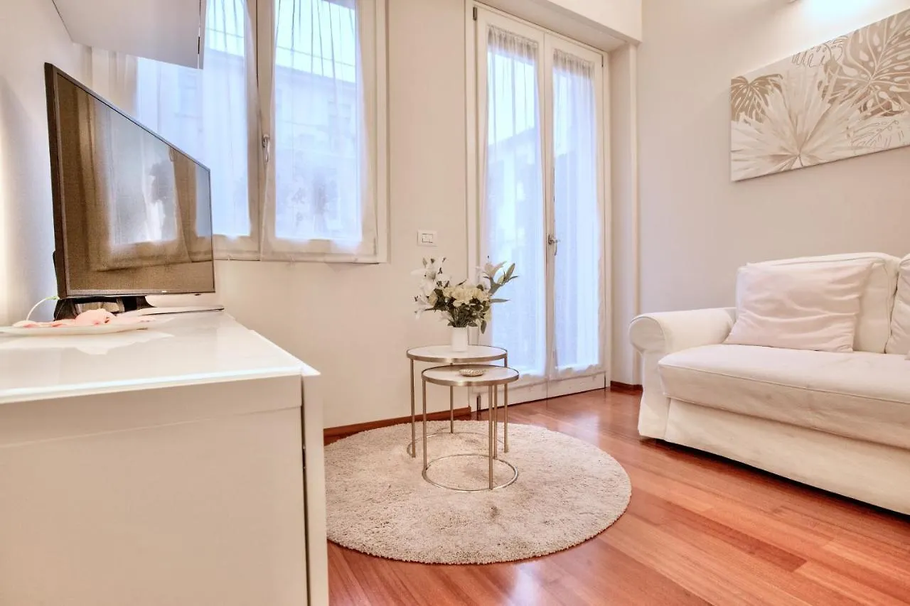 Easylife - Elegante Bilocale A Due Passi Dal Colorato Quartiere Di Porta Venezia Apartment Milan 0*,