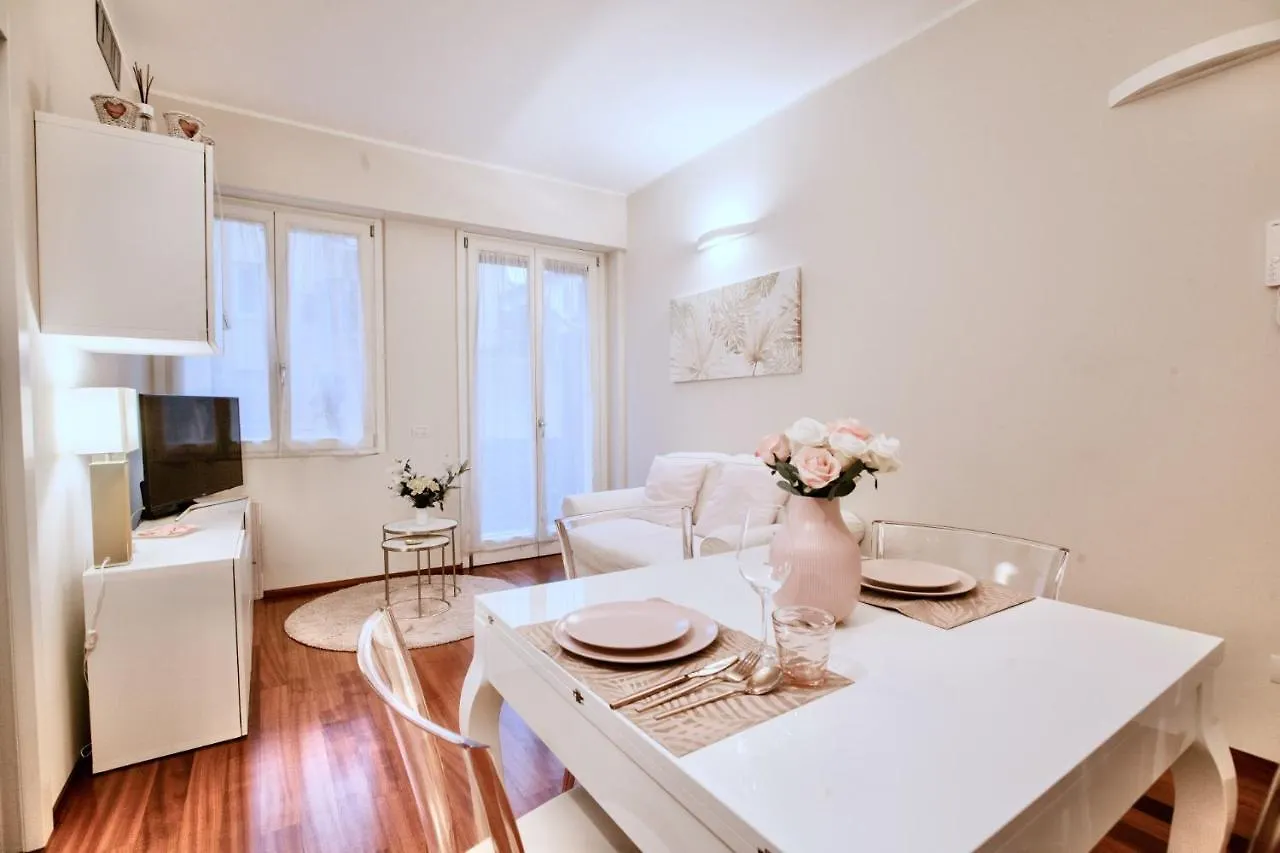 Apartament Easylife - Elegante Bilocale A Due Passi Dal Colorato Quartiere Di Porta Venezia Mediolan 0*,  Włochy