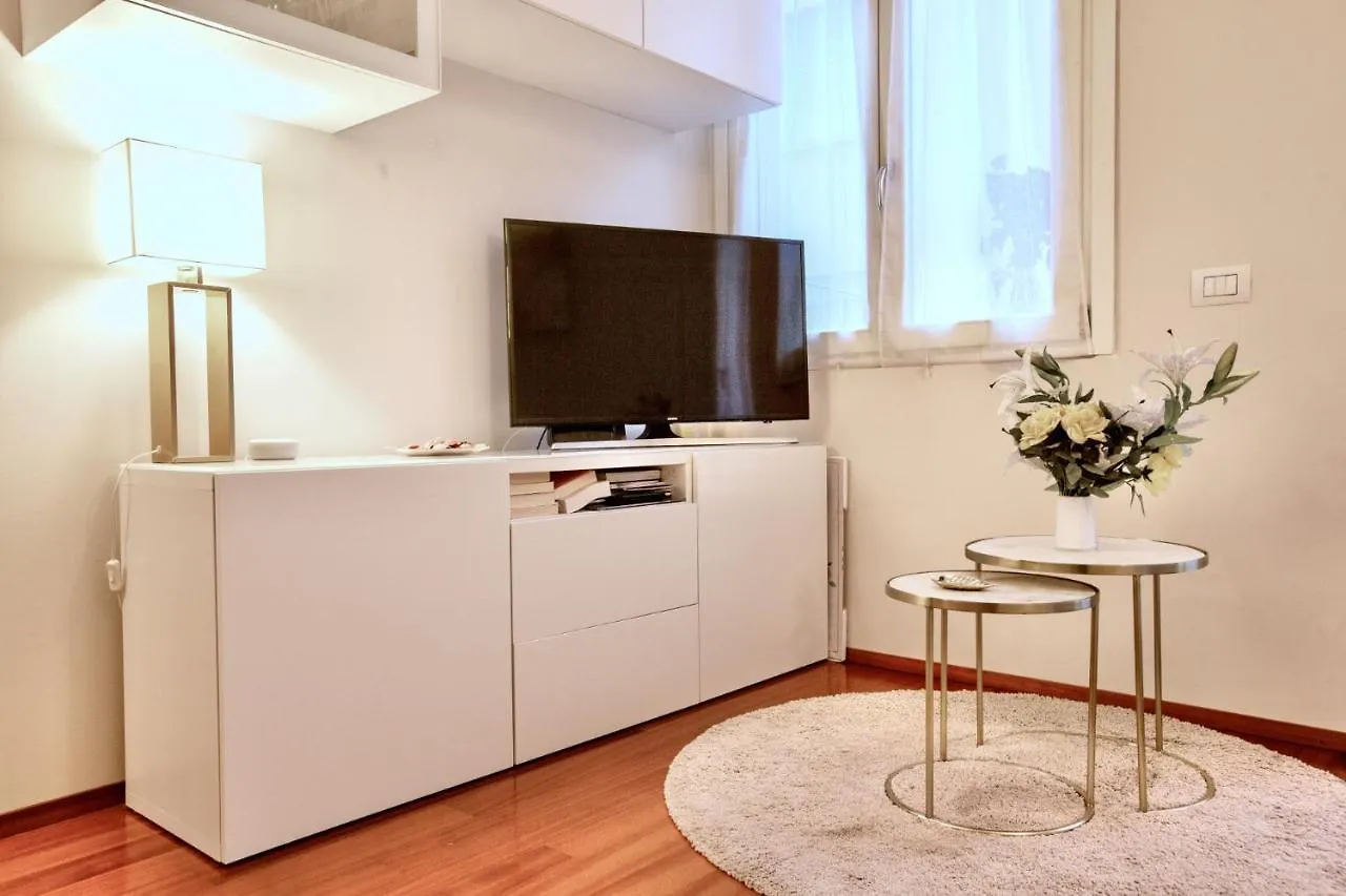 Apartament Easylife - Elegante Bilocale A Due Passi Dal Colorato Quartiere Di Porta Venezia Mediolan 0*,